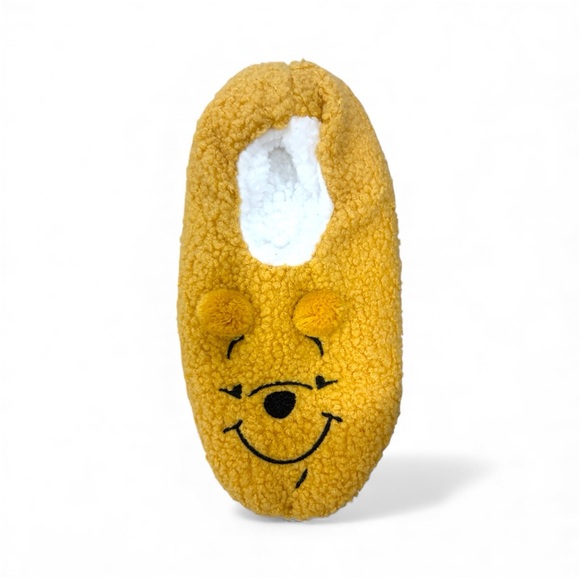 Winnie The Pooh Slippers NWT fits size 7 - 9.5 - Picture 2 of 3